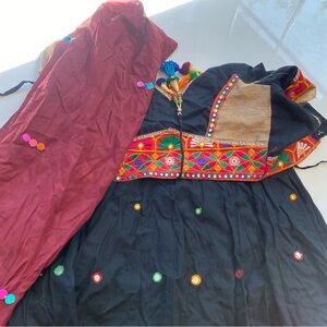 Girls Chaniya Choli Indian party dress outfit! Colorful embroidery w mirrors.